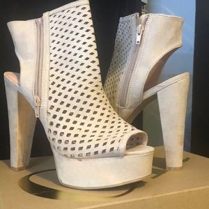 Nude chunky cage heels sz10